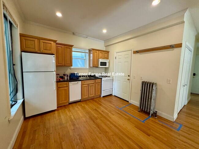 Building Photo - 1576 Cambridge St Unit 1R Rental