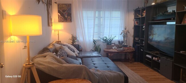 Photo - 424 N Riverside Dr Unit 205
