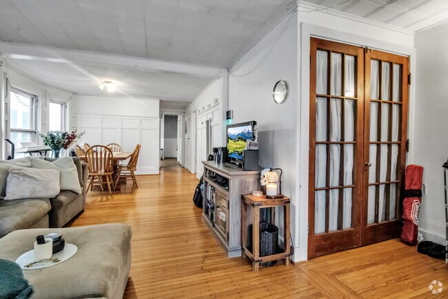 Building Photo - 492 Woodward Ave Unit 1 Rental