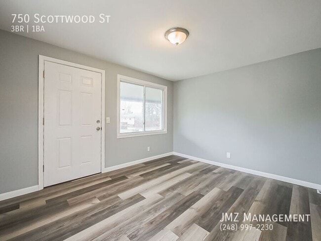 Photo - 750 Scottwood St