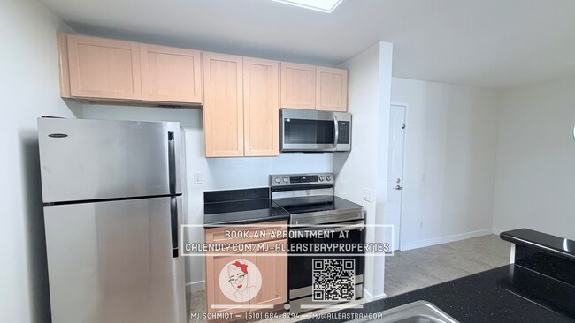 Photo - Remodled 1 bedroom 1 bath condo includes washer & dryer, water/garbage/parking! Unidad 4310