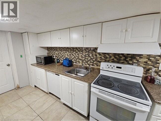 Photo - 300 Countrystone Crescent