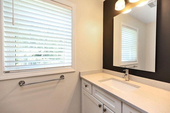 Photo - 240 Knollwood Way