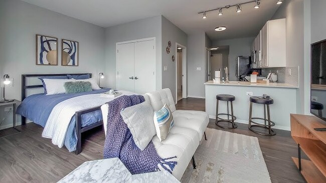 Photo - 209 S Halsted St