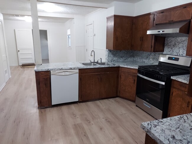 Photo - 712 S 10th 1/2 St