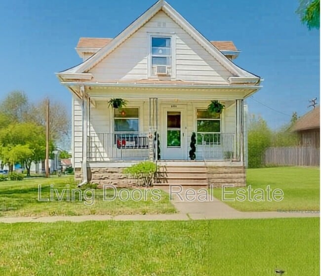 Building Photo - 602 C St