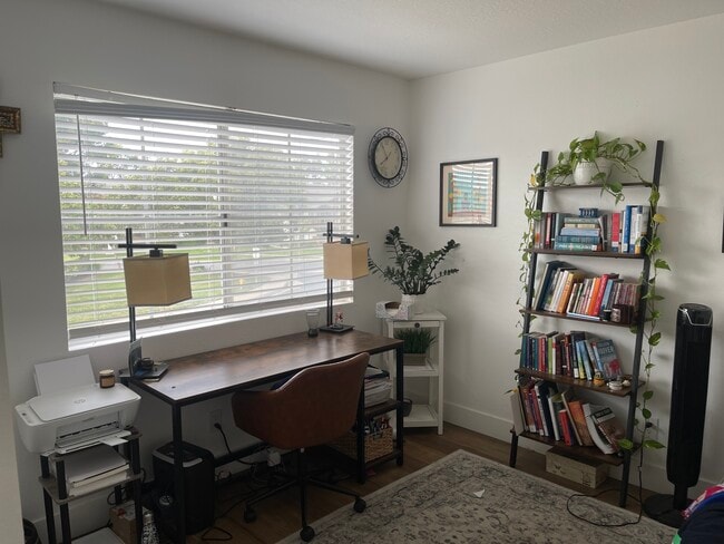 Building Photo - 4425 Ironwood Dr Unit A