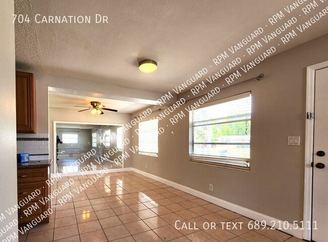 Photo - 704 Carnation Dr