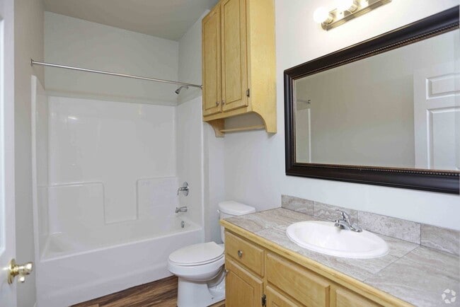 Photo - 621 Fieldstone Ln