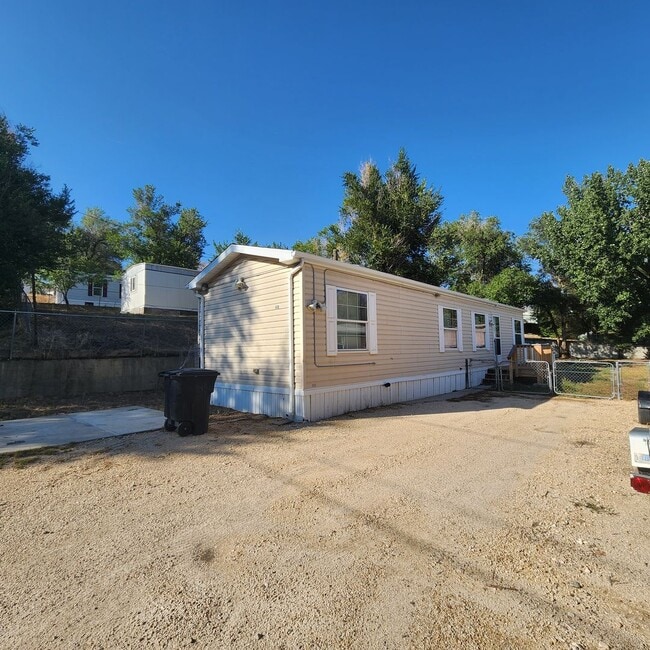Building Photo - Cozy 2 Bedroom Mobile Home