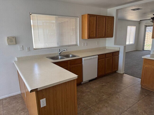 Photo - Beautiful Home for Rent in Phoenix!