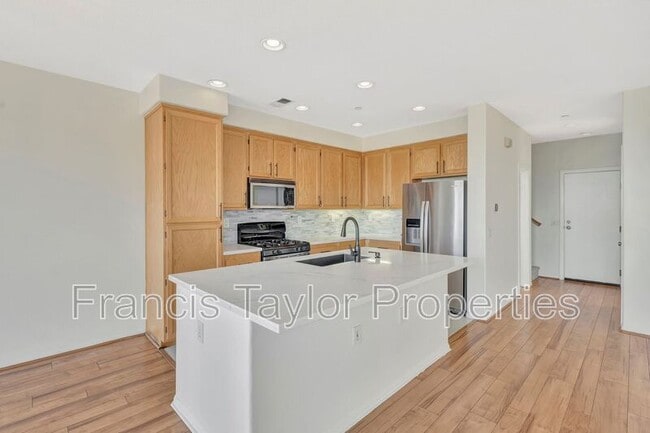 Photo - 148 Elora Ln