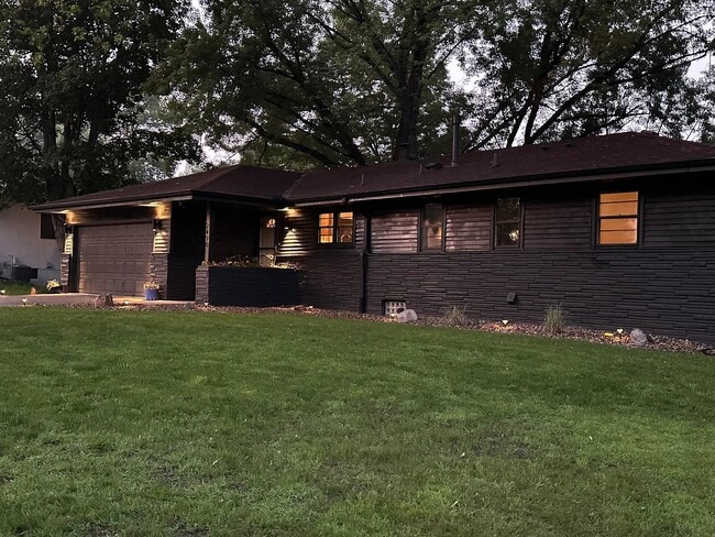 Photo - 2490 Quail Ave N