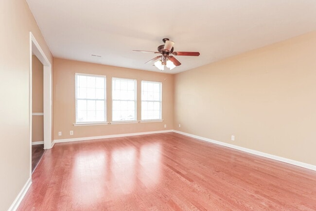 Photo - 1008 Cheryl Ln