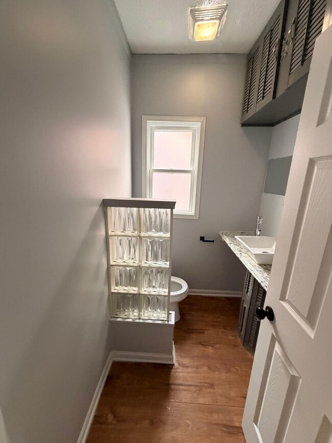 Photo - 7840 S Saginaw Ave