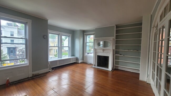 Building Photo - 158 Grand St Unit 2