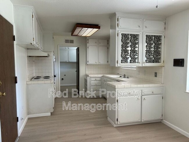 Photo - 526 W Donna Dr