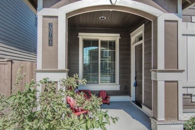 Photo - NE 3 Bdrm, 2.5 Bath 1450 sq ft House w/AC and Gas Heat,  All Appliances, Dbl Garage