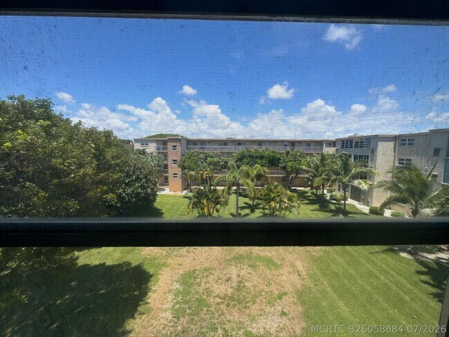 2615 NE 3rd Ct Unit 4120