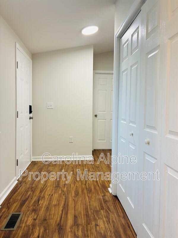 Photo - 506 Clegg St