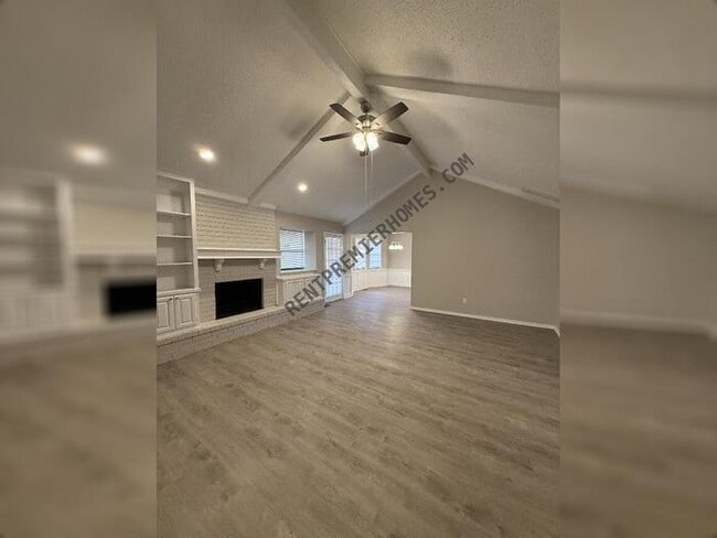 Building Photo - 9805 Blue Bonnet Dr