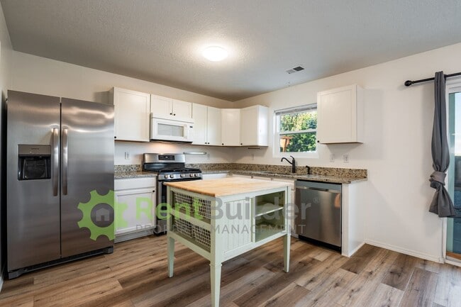Photo - !!!!SIGN A LEASE GET A FREE MONTHS RENT!!!!