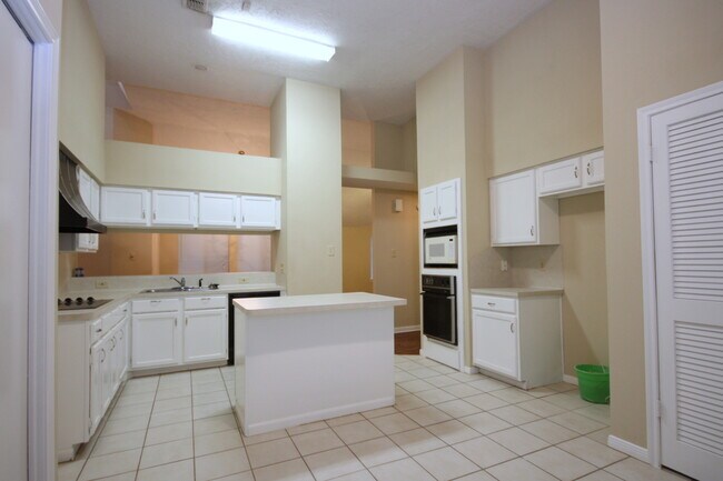 Photo - 15863 Meadow Village Dr