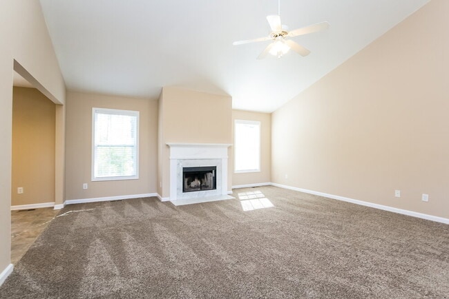 Photo - 214 Oakleigh Ln