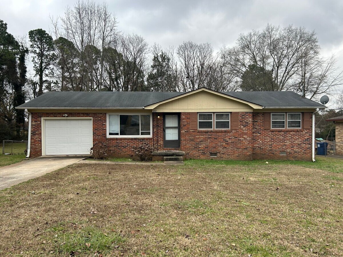 3br 1Ba Brick home with large back yard - 3br 1Ba Brick home with large back yard