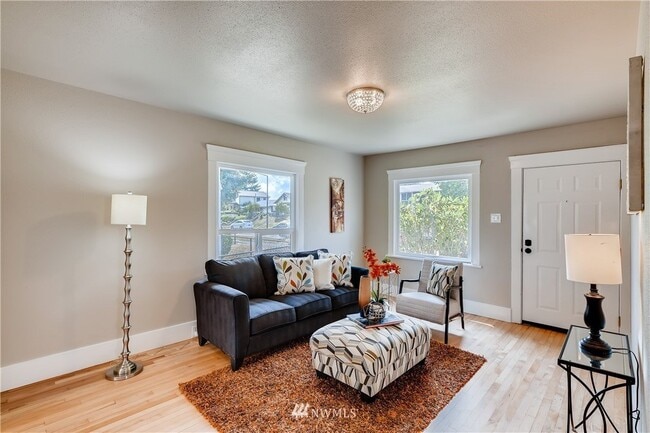 Photo - 2121 S L St