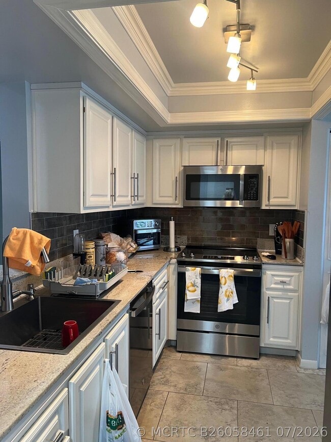 Building Photo - 14849 Cumberland Dr Unit 1040