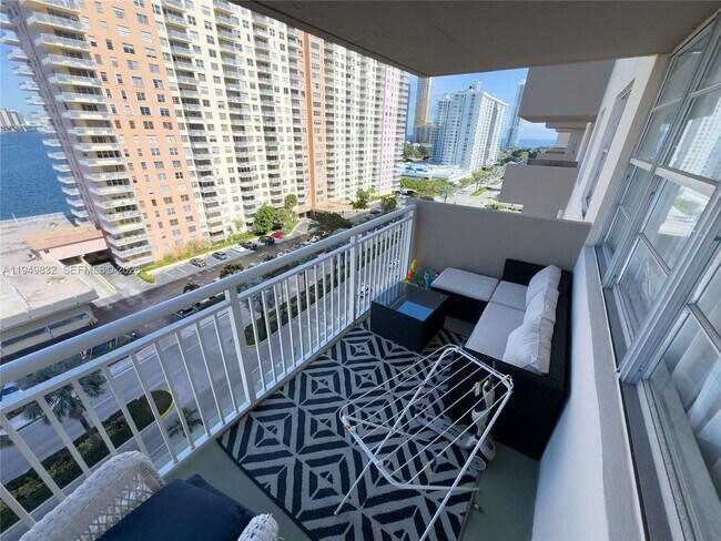 Photo - 250 174th St Unit 1115