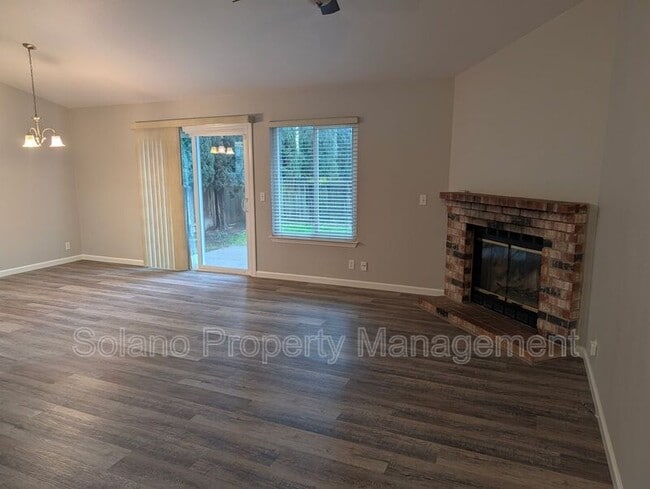 Photo - 906 Javan Way