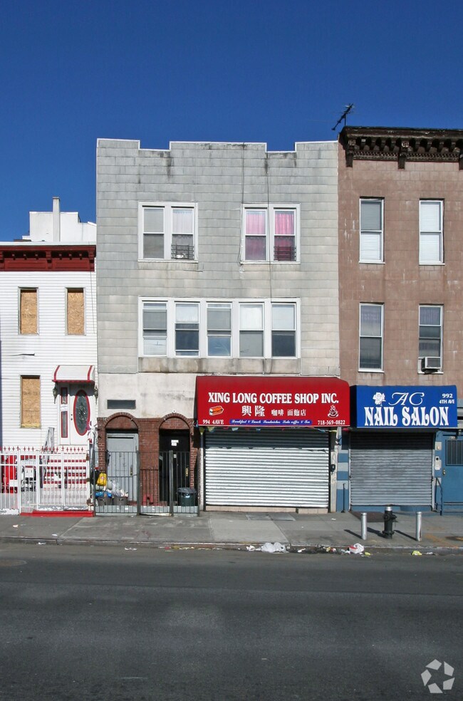 Primary Photo - 994 4th Ave