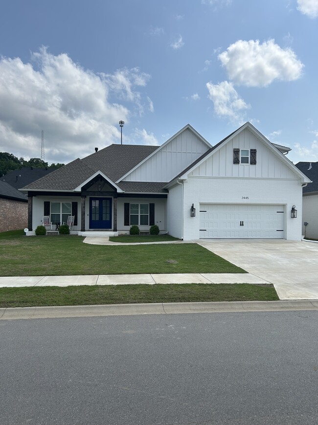 Photo - 2445 Lilac Dr House
