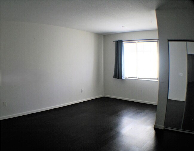 Photo - 202 Las Brisas Cir