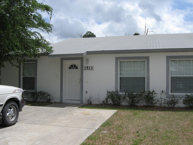 Building Photo - Spacious 3 bedroom 2 bath duplex