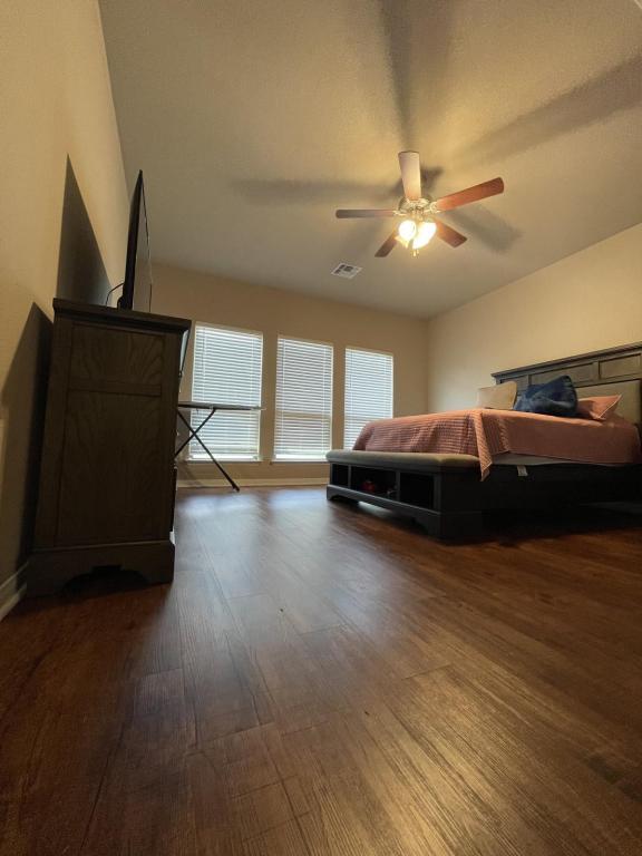 Photo - 5812 Blackstone Dr