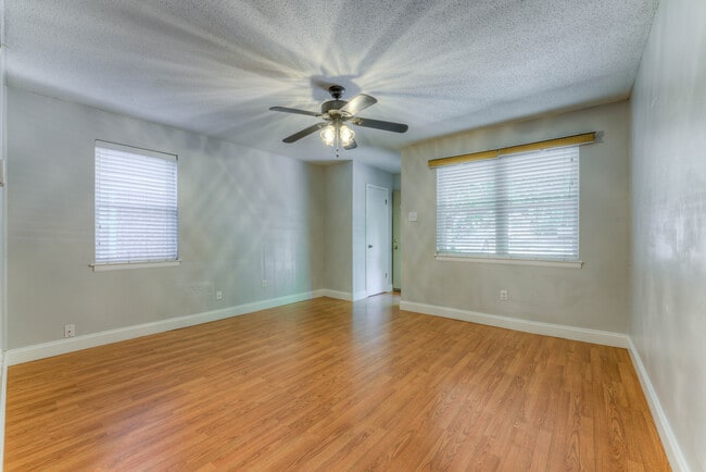 Photo - 779/781 Metcalf