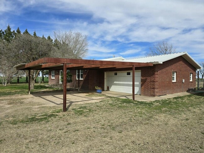 Photo - 3006 N County Rd 3500