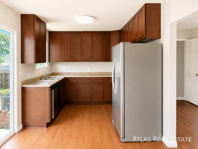 Building Photo - 5310 Altura St