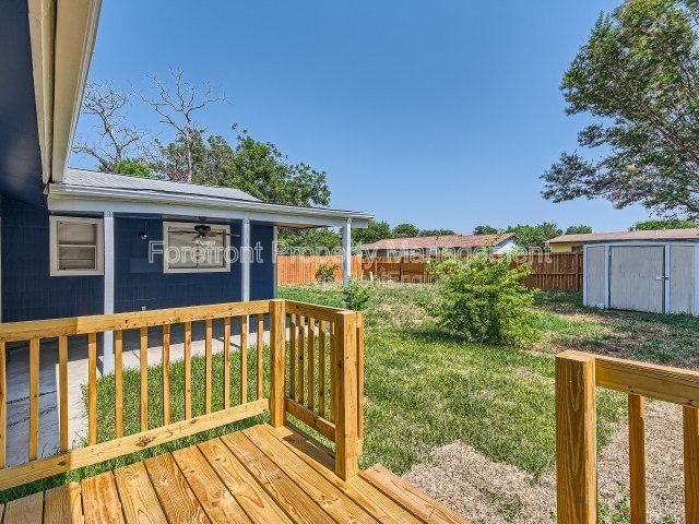 Photo - 7422 Stonehouse Dr