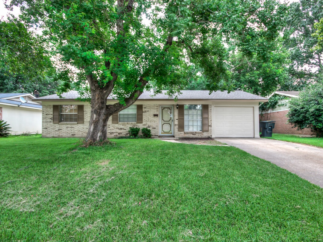 Photo - 1628 Bellaire Blvd House