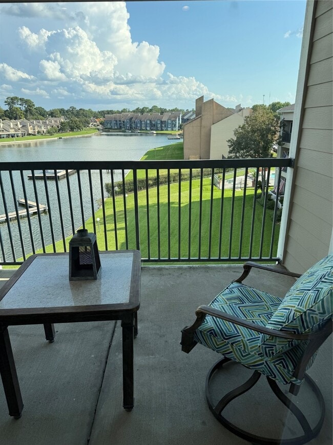 Building Photo - 12800 Melville Dr Unit B304 Rental