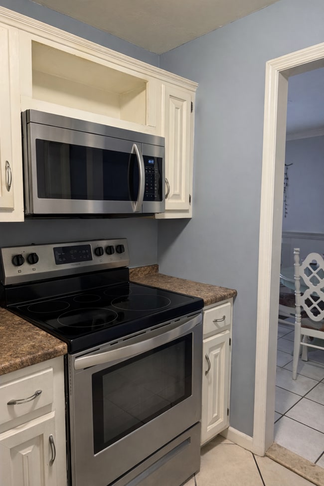 Kitchen - 134 Deer Hill Ave