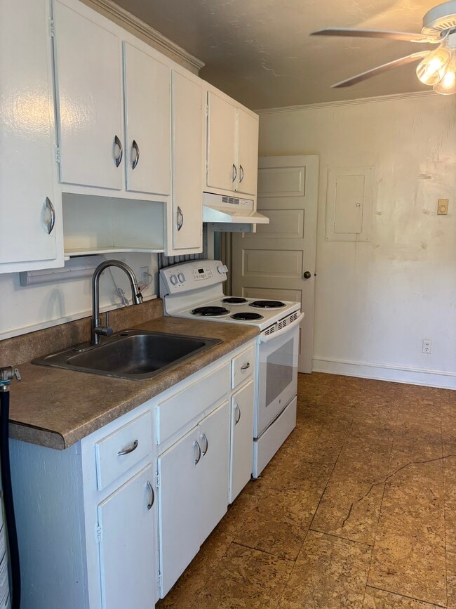 Kitchen - 1017 N Broad St Apartments Unit B