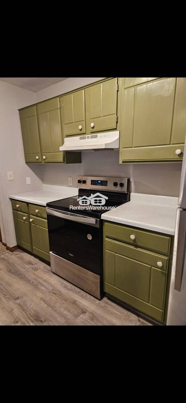 Photo - Available now - like new 2 bed 1 bath dupl...