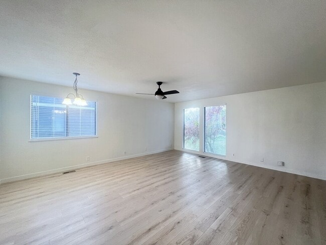 Photo - 2004 S Leadville Ave