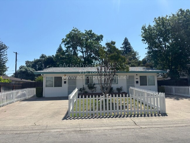 2 Bedroom Duplex, all new, Central Heat an... - 2 Bedroom Duplex, all new, Central Heat an... House