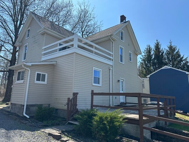 722 Hilltown Pike